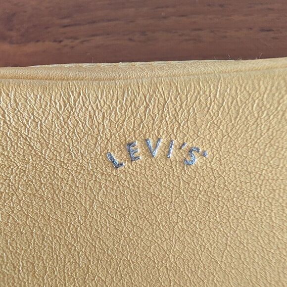 Levi's Diana Belt Waist Bag Butter Yellow Leather NWOT Hip Adjustable Fanny Pack - Picture 4 of 4